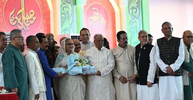 'আওয়ামী লীগ আসে দেশের জনগণকে কিছু দেওয়ার জন্য, কিন্তু বিএনপি আসে নিতে' class=