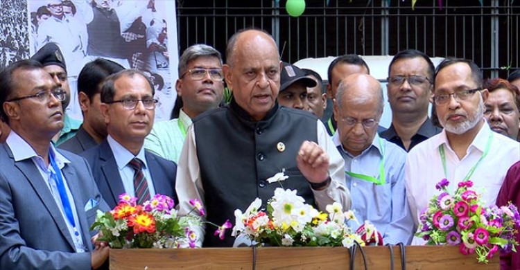 মেডিকেলে আসন বাড়ানো নয়, মানসম্মত শিক্ষার পক্ষে স্বাস্থ্যমন্ত্রী  class=